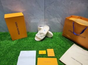 [국내배송]루이비통 24SS 워터프론트 뮬