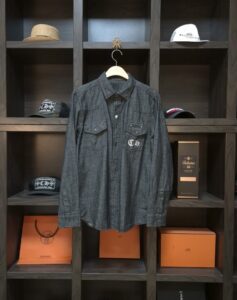 [국내배송]크롬하츠 카라 메탈스터드 워싱 데님 청셔츠