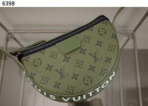 [국내배송]루이비통 수입고급 LV 문 크로스바디 신상입고