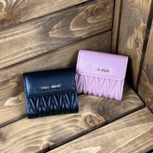 [국내배송]미우미우 나파레더 체인 카드지갑