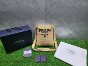 [국내배송]프라다 라피아 라탄 숄더백