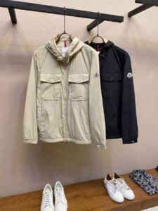 [국내배송]몽클레어 신상 포켓후드 암패치로고 바람막이 쟈켓