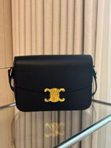 [국내배송]셀린느 클래식 트리옹프 백 – 샤이니 카프스킨