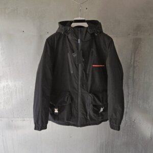 [국내배송]프라다 클립포켓 로고 구스 후드자켓