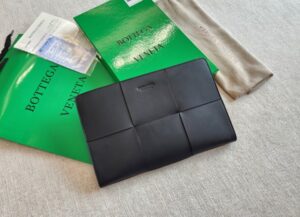 [국내배송]보테가 베네타 소가죽 우븐 클러치백