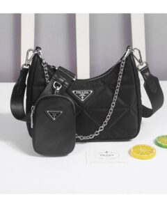 [국내배송]프라다 퀼팅 삼각 테수토