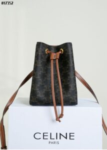 [국내배송]셀린느 트리옹프 마이크로 세일러 버킷백