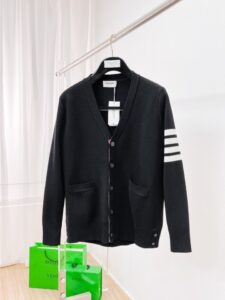 [국내배송]톰브라운 시그니처 4선완장 가디건