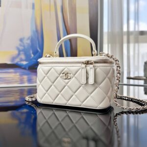 [국내배송]샤넬 탑핸들 베니티백 램스킨 화이트 금장 AP2199