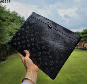 [국내배송]루이비통 포쉐트 모노그램 쉐도우 클러치