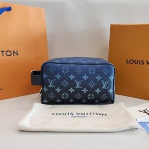 [국내배송]루이비통 락커 돕 키트 클러치 네이비 블루 M11559