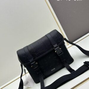 [국내배송]디올 히트 더 로드 플랩 스트랩 백