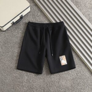 [국내배송]버버리 2025SS 포켓자수로고 하프팬츠