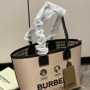 [국내배송]버버리 쇼퍼백