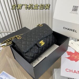 [국내배송]샤넬 클래식 미듐 램스킨 금장